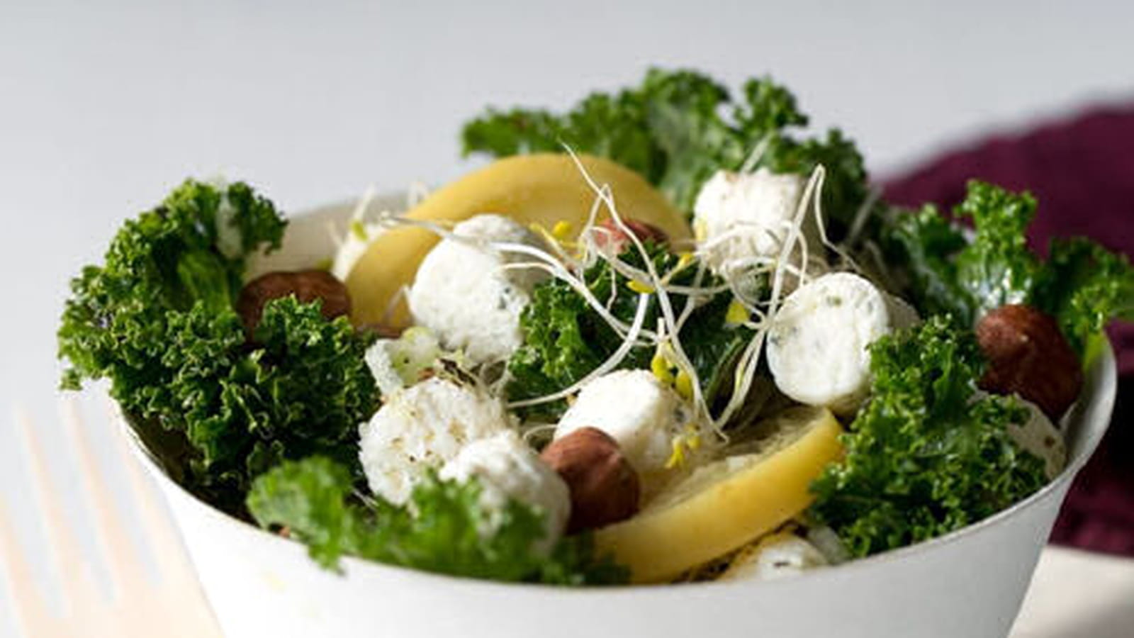 Salade de kale aux billes de fromage