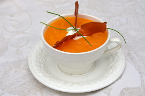 Velouté de butternut et chips de jambon Pata negra