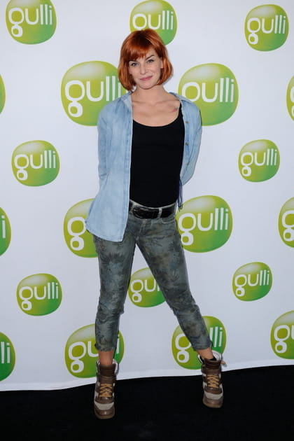 Fauve Hautotu en chemise en jean