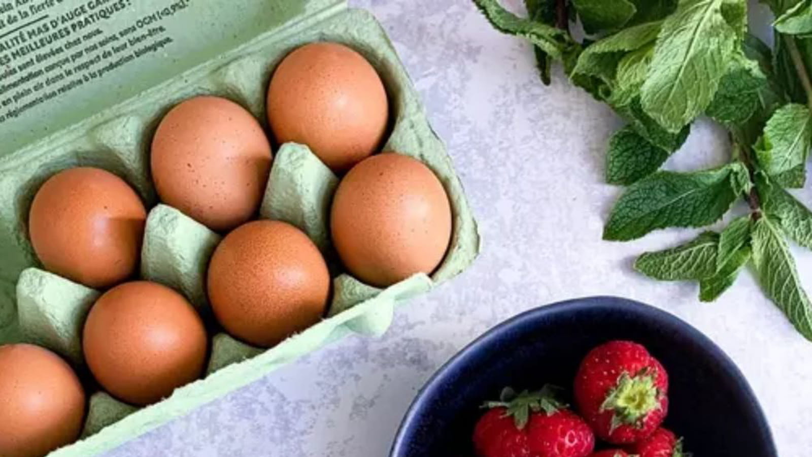 Iles flottantes aux fruits rouges