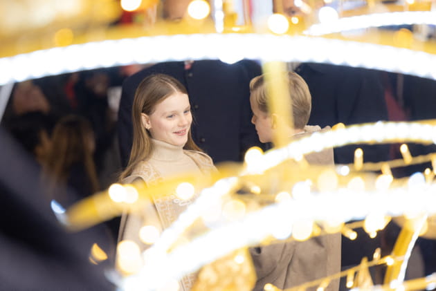 Jacques et Gabriella de Monaco ont bien grandi ! Les jumeaux complices sous les illuminations