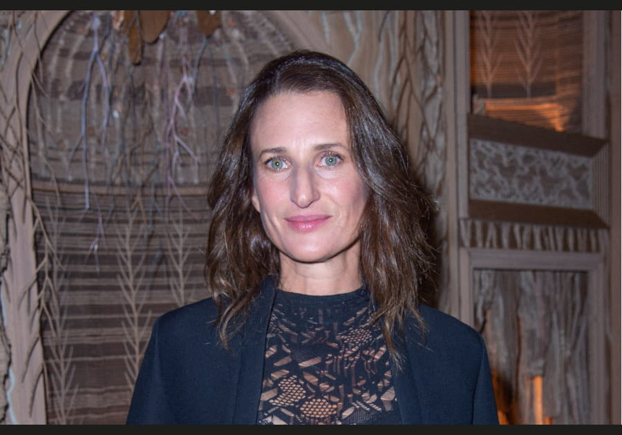 Le make-up frais de Camille Cottin