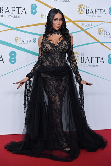Munroe Bergdorf en robe transparente noire en dentelle et tulle