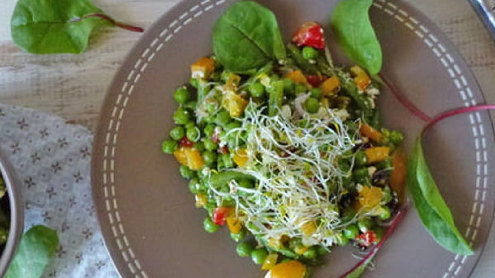 Salade de printemps aux petits pois et haricots verts