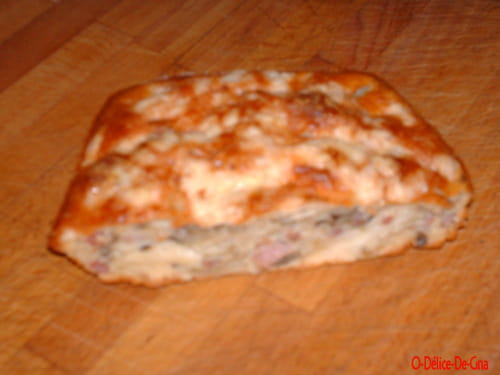 Cake à la courgette, aubergine et lardons