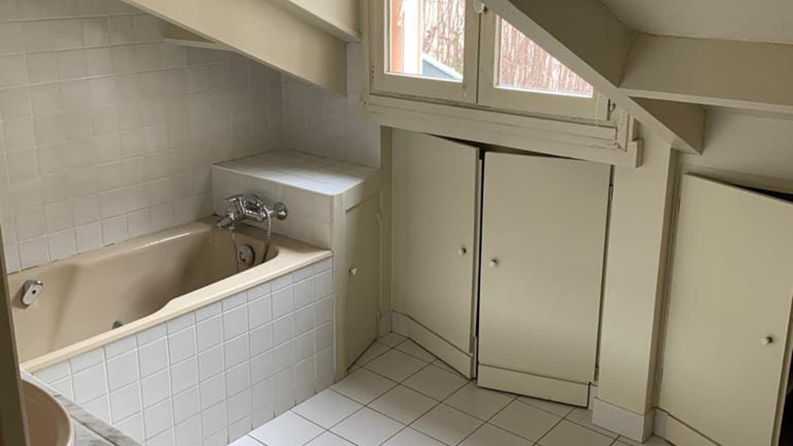 Salle de bains 2nd étage avant 