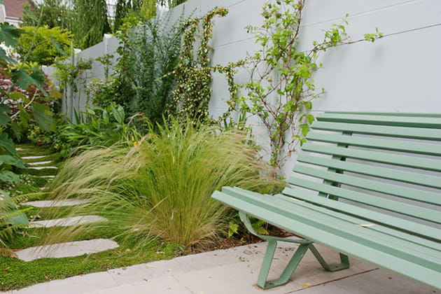Un banc pour profiter du jardin