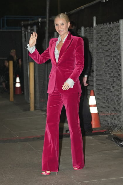 Gwyneth Paltrow en costume de velours rouge