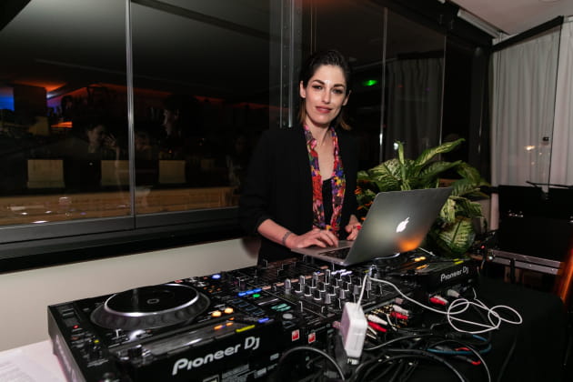 Jennifer Ayache aux platines de la soir&eacute;e Nomade