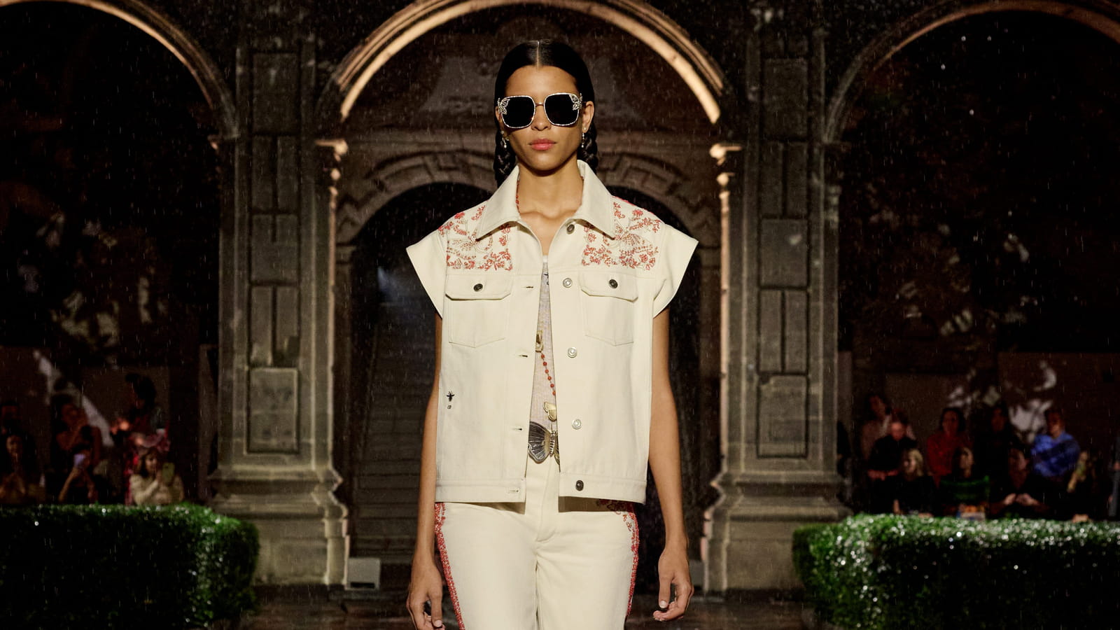 Look 19
