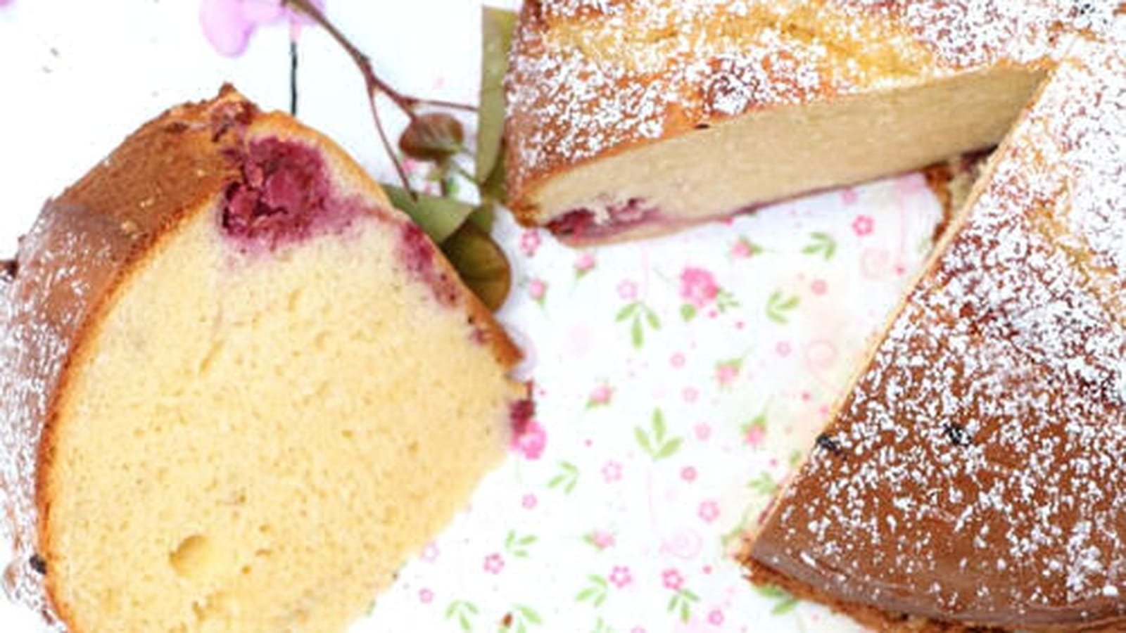 Gâteau au lait concentré sucré et framboises