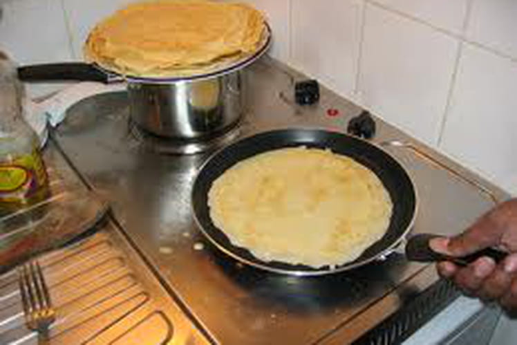 Pâte à crêpes au sucre vanillé et rhum-image