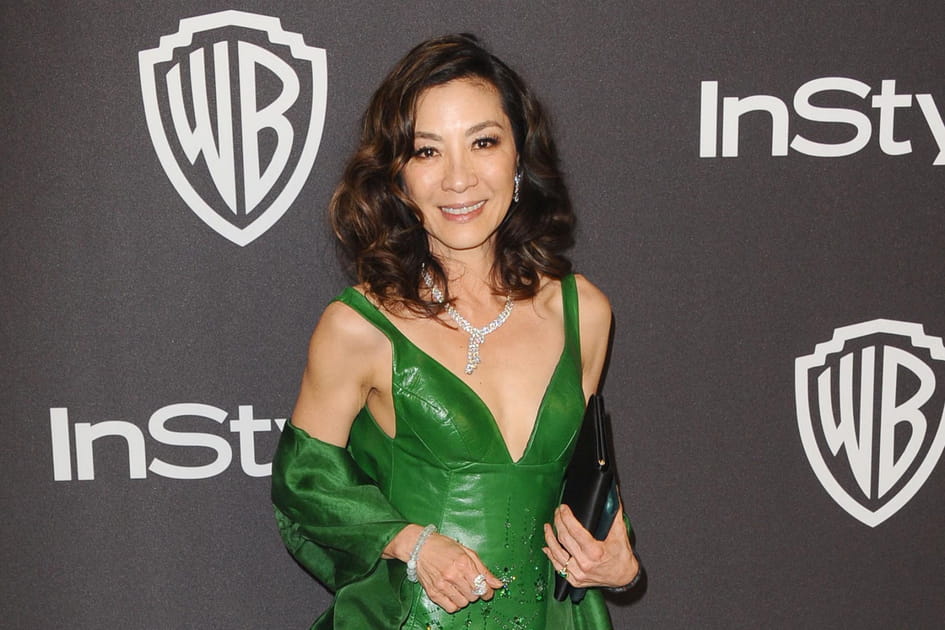 Les cheveux boucl&eacute;s m&eacute;ch&eacute;s de Michelle Yeoh