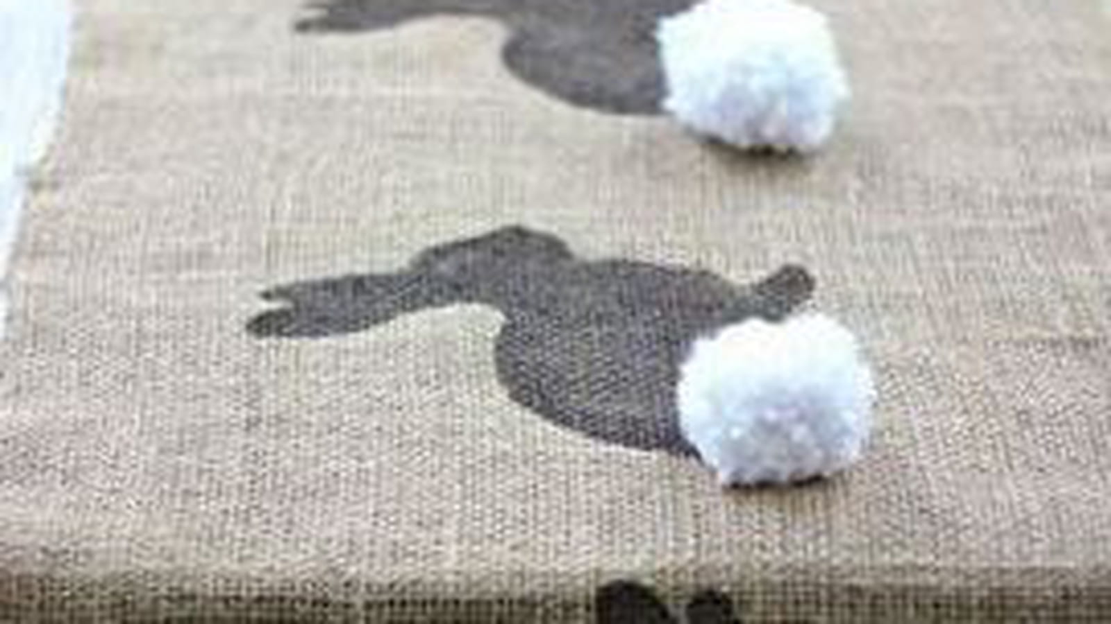 Chemin de table lapin pompon