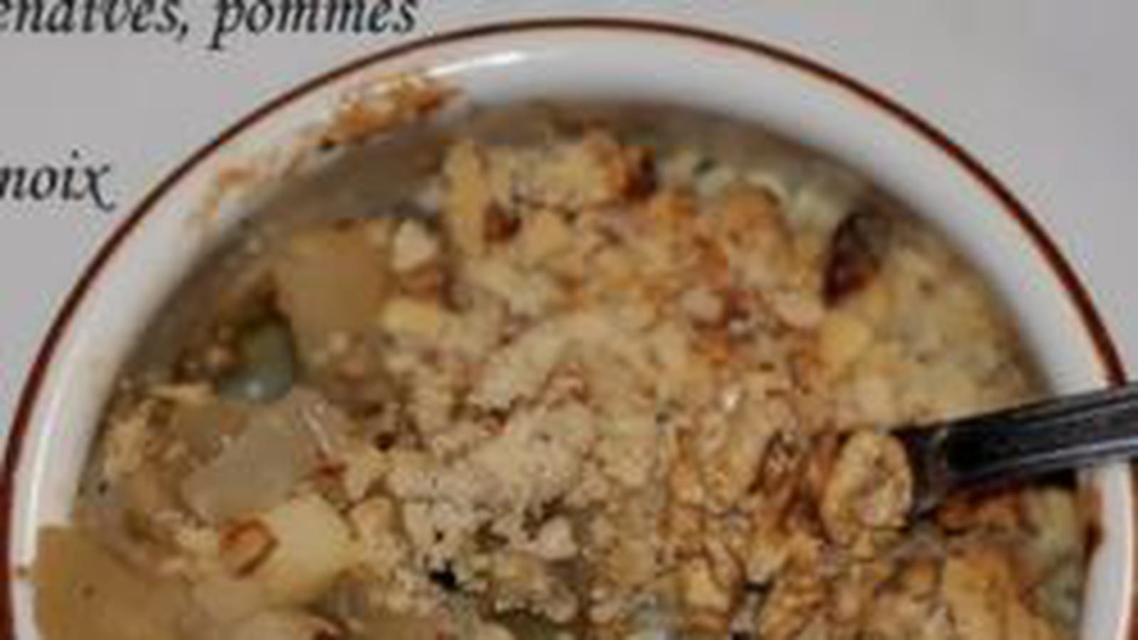 Cassolette d'endives, pommes et crumble aux noix