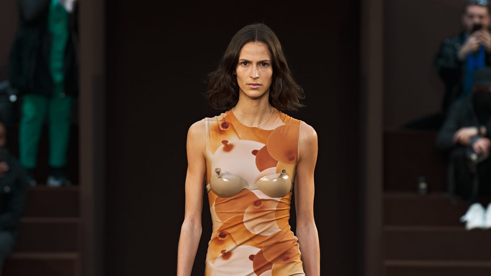 Look 16