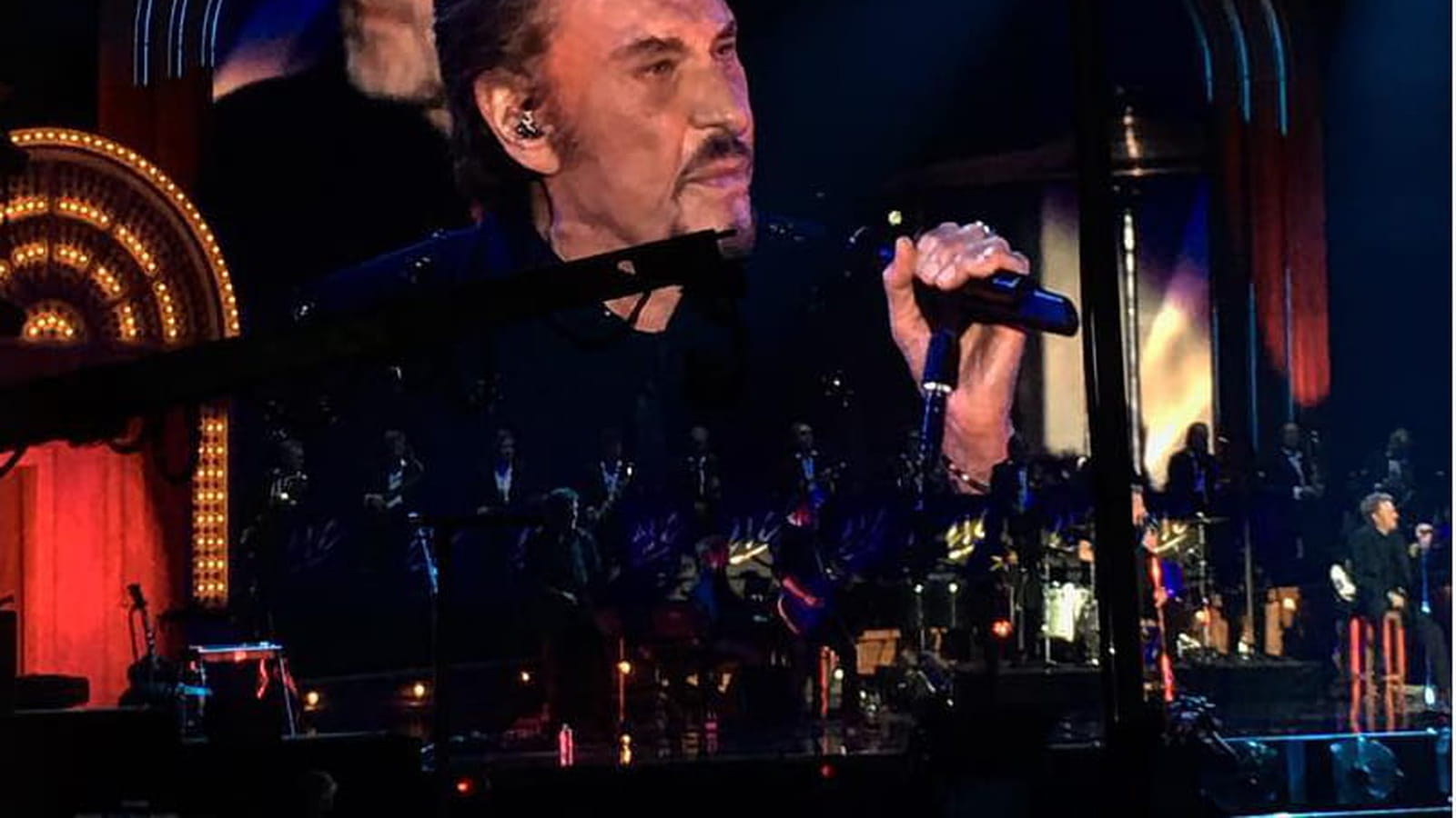 Son amie Laeticia Hallyday