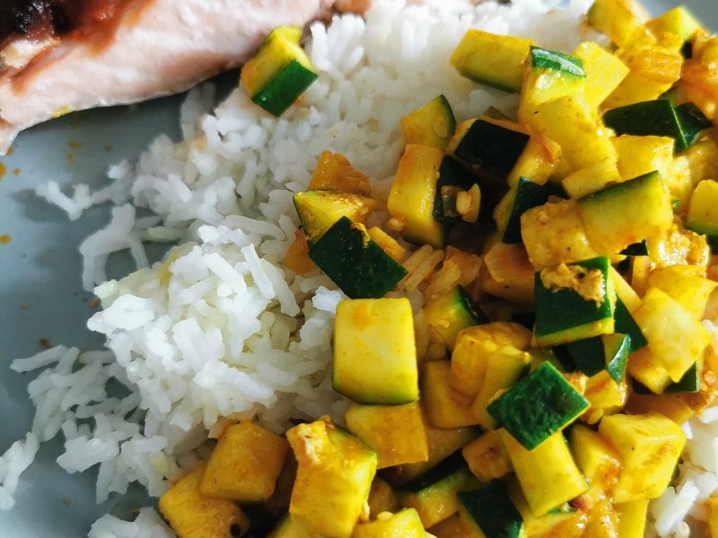 Recette de Saumon en croûte de chorizo sur lit de courgettes au curry