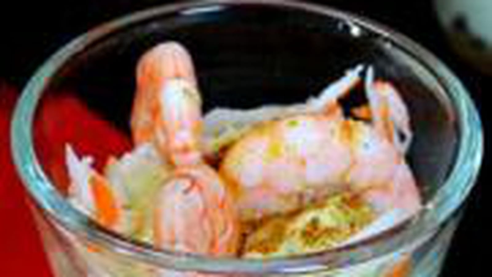 Verrines mousse d'avocat, pamplemousse et crevettes