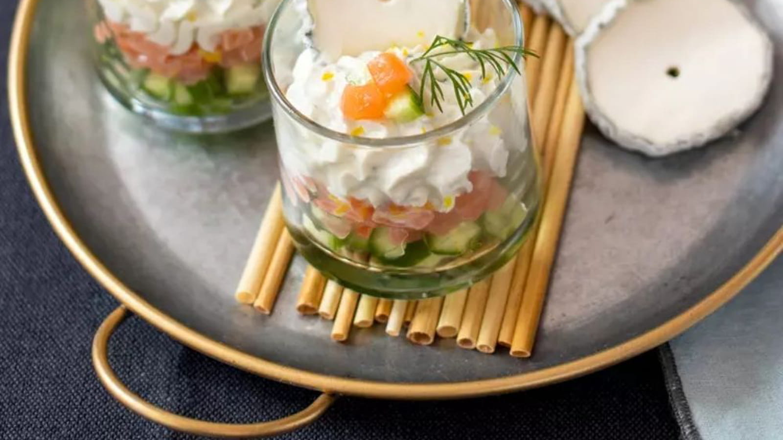 Verrine de Sainte-Maure-de-Touraine AOP saumon fumé et concombre