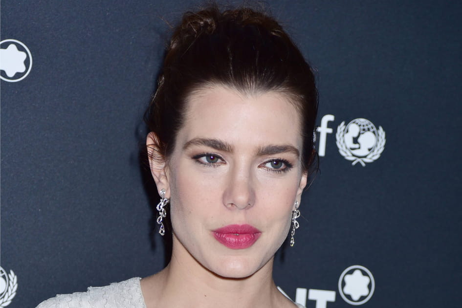 Le chignon haut perch&eacute; de Charlotte Casiraghi