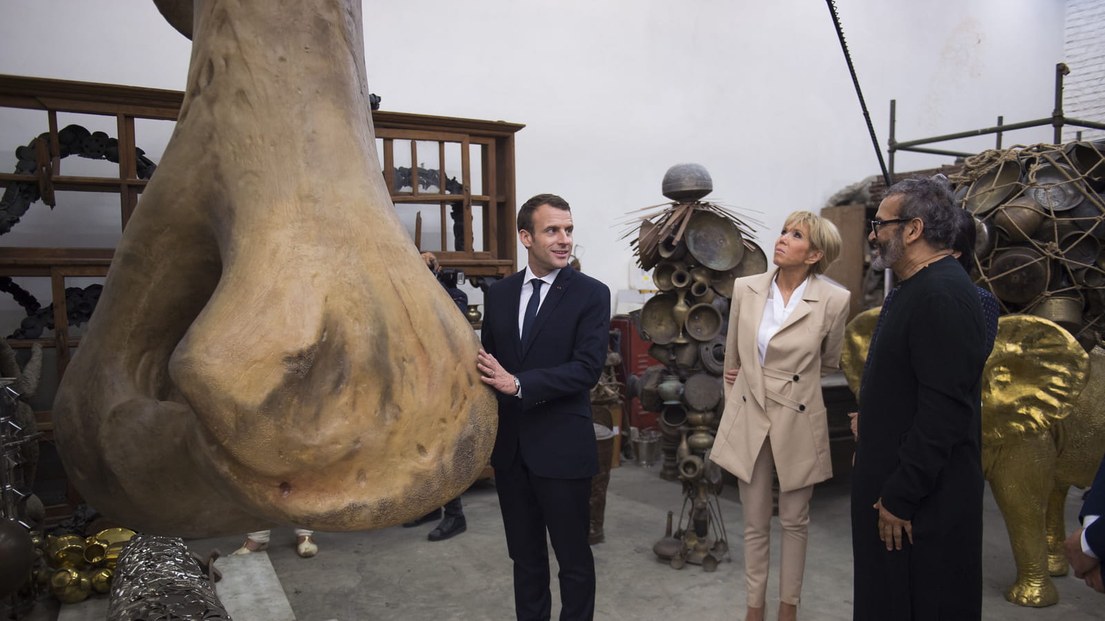 Emmanuel et Brigitte Macron visitent l'atelier de Subodh Gupta, New Delhi