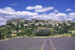 Oubliez Gordes, ce village provençal est encore plus beau : il est épargné des hordes de touristes