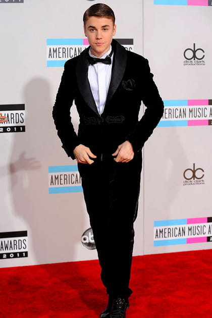 Justin Bieber en costard et cravate