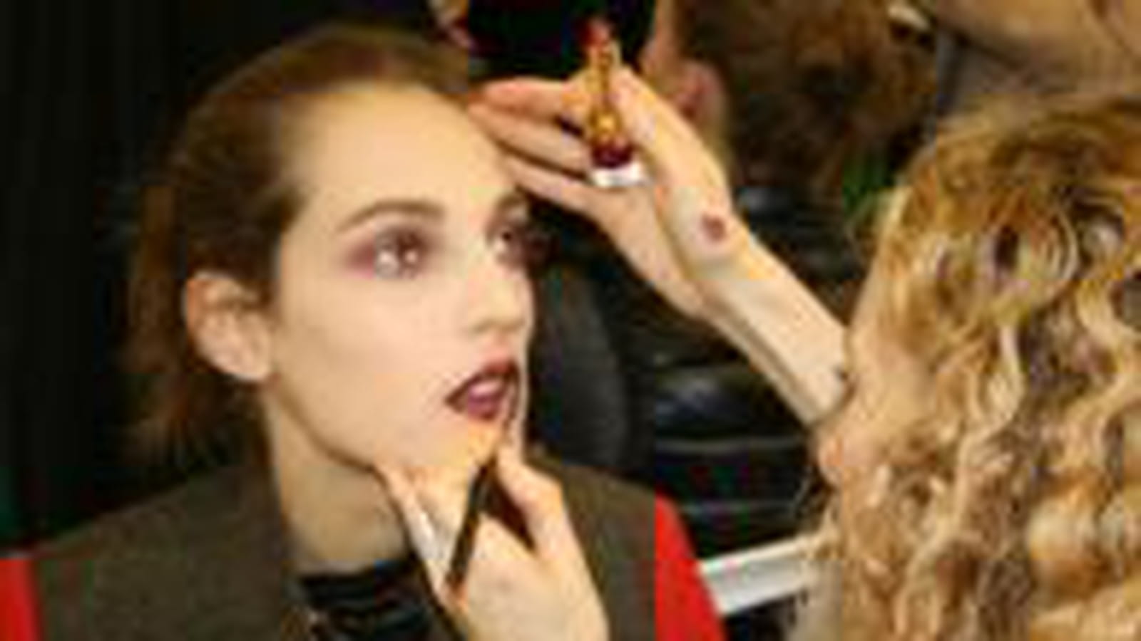 Maquillage : rouge à lèvres lie-de-vin