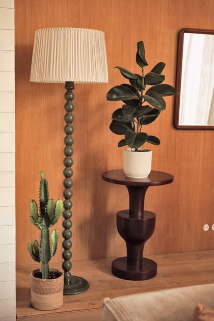 Silhouette singuli&egrave;re pour ce lampadaire qui convient &agrave; toutes les atmosph&egrave;res