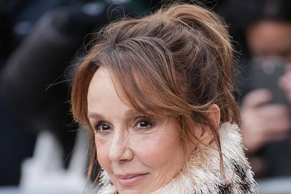 Philippine Leroy-Beaulieu, adorable avec sa queue-de-cheval facile