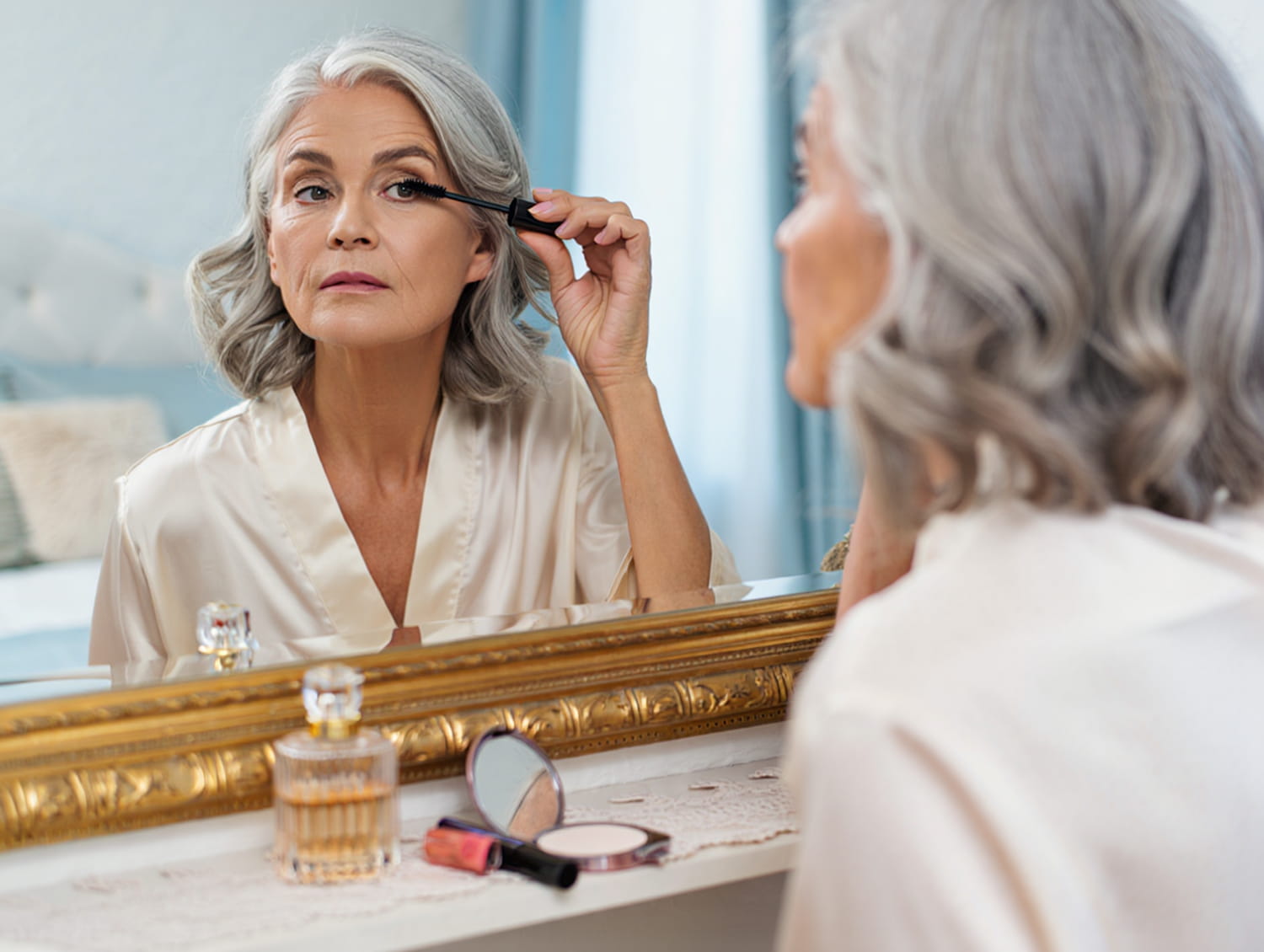 This loved mascara of pros holds all day without damaging the eyelashes