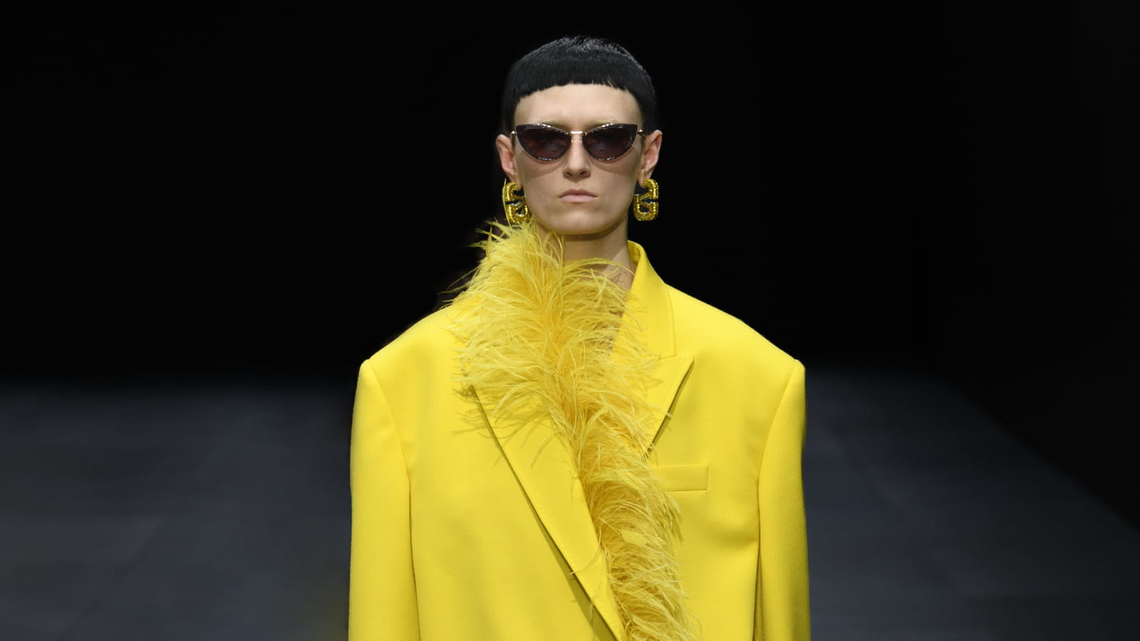 Look 16