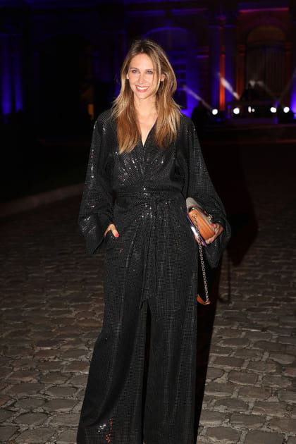 Ophélie Meunier en robe longue à sequins