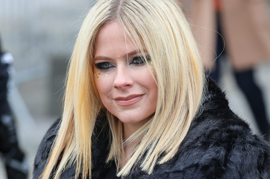 Avril Lavigne, f&eacute;line avec son liner de gu&eacute;pard