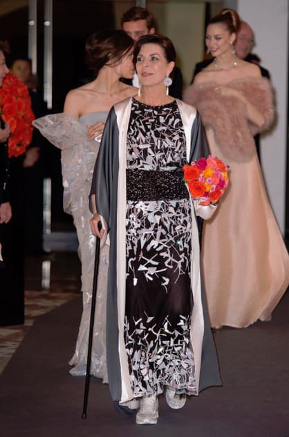 Caroline de Monaco en robe bicolore