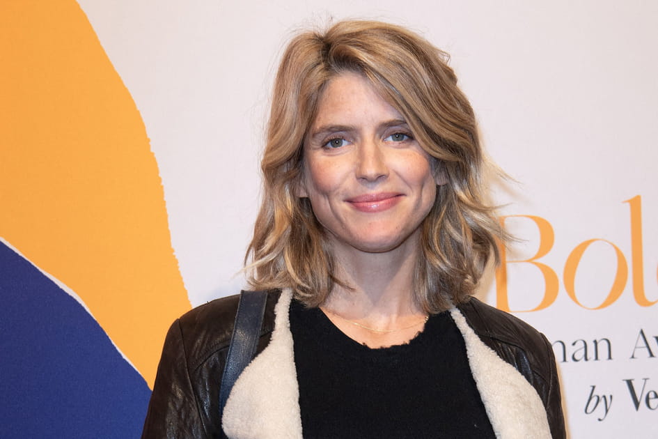 Le carr&eacute; mi-long blond cendr&eacute; d'Alice Taglioni