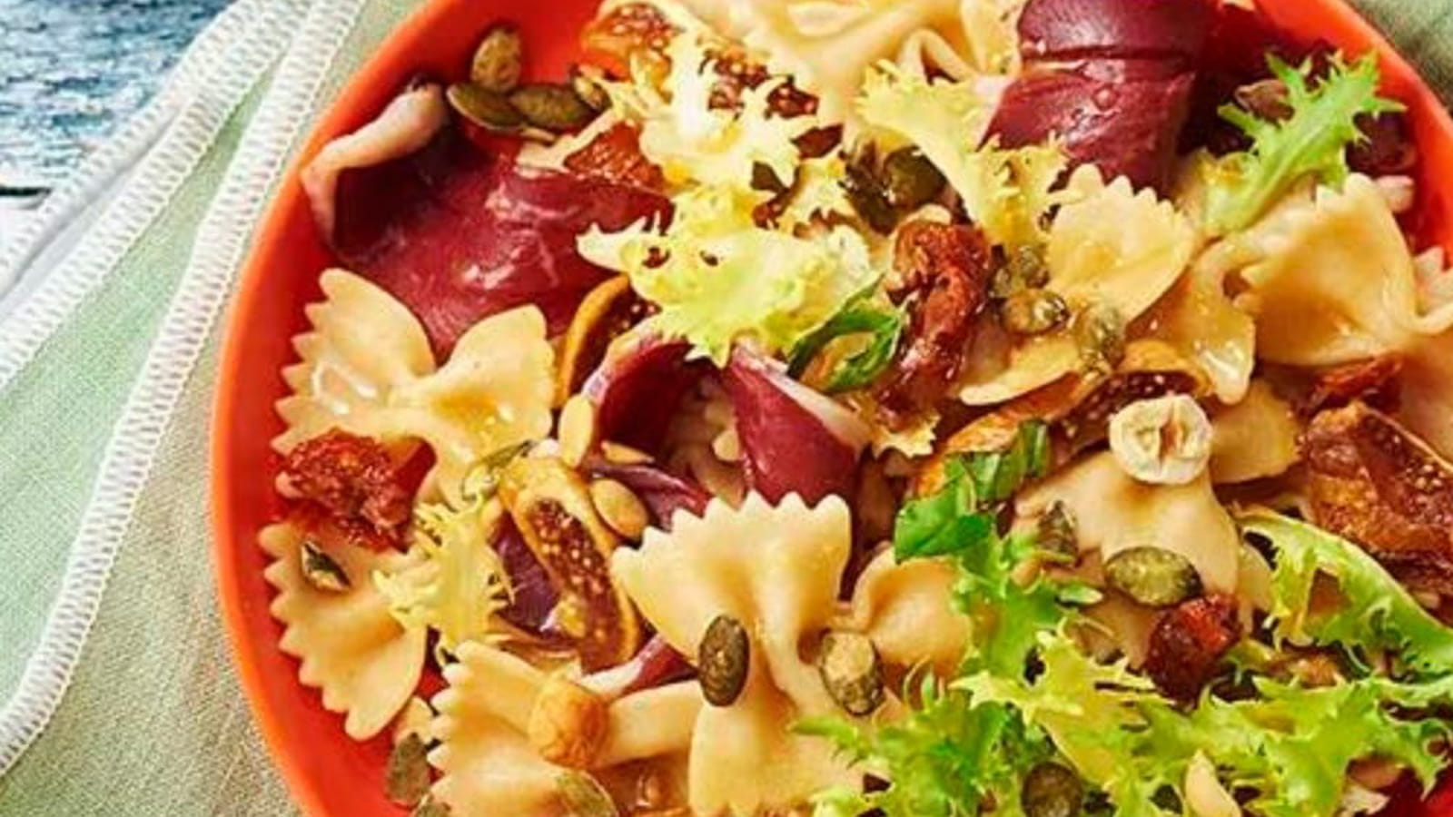 Salade de farfalles au magret de canard, fruits secs et miel