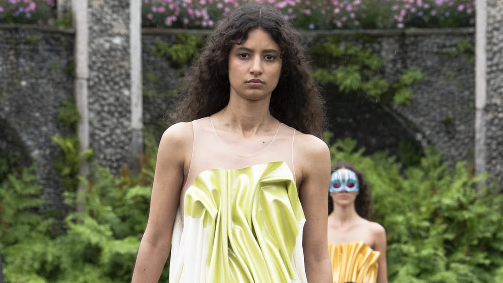 Look 18