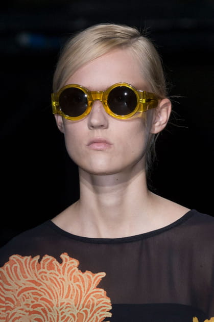 Les lunettes rondes du d&eacute;fil&eacute; Dries Van Noten