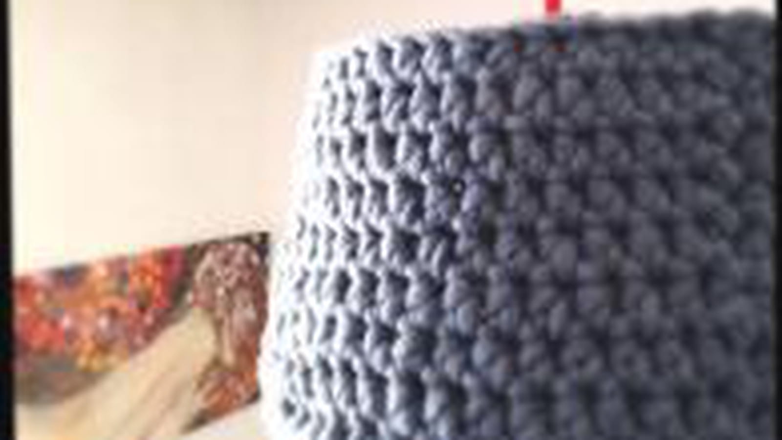 Suspension en laine crochetée