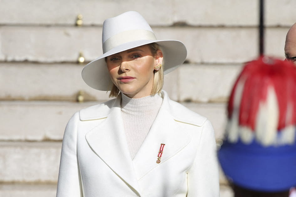 Le carr&eacute; court de Charlene Wittstock