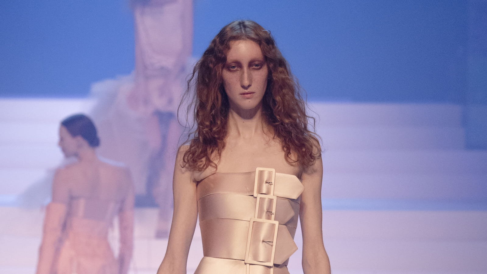 Look 18