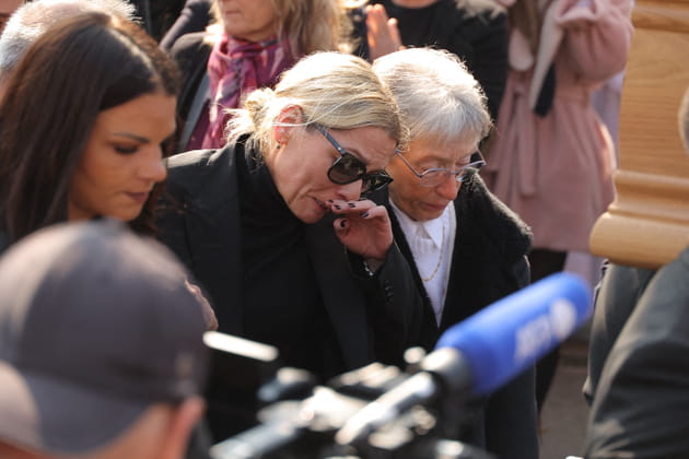 La famille de Bruno Salomone en larmes &agrave; ses obs&egrave;ques