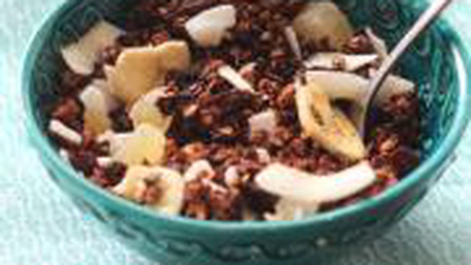 Granola au chocolat, noix de pécan, bananes, noix de coco et gingembre