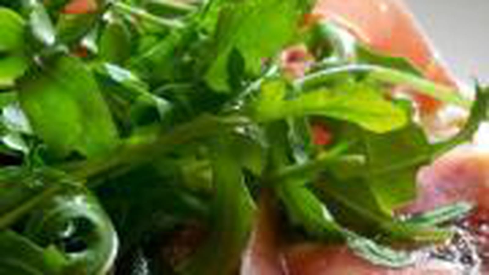 Pizza mozzarella, jambon de Parme et roquette