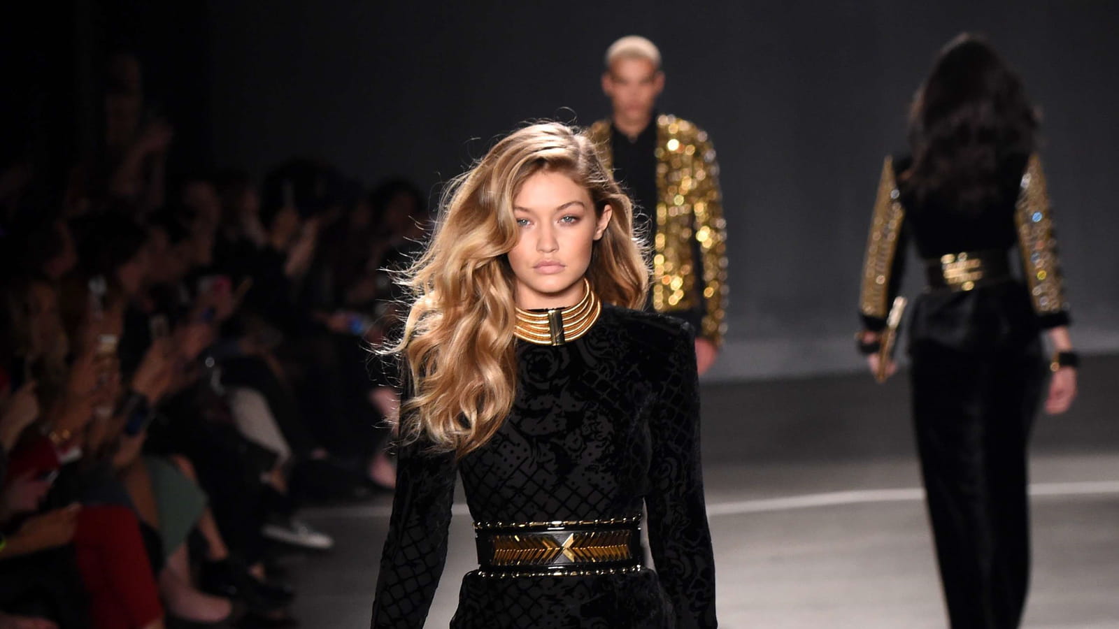 Gigi Hadid au défilé H&M X Balmain