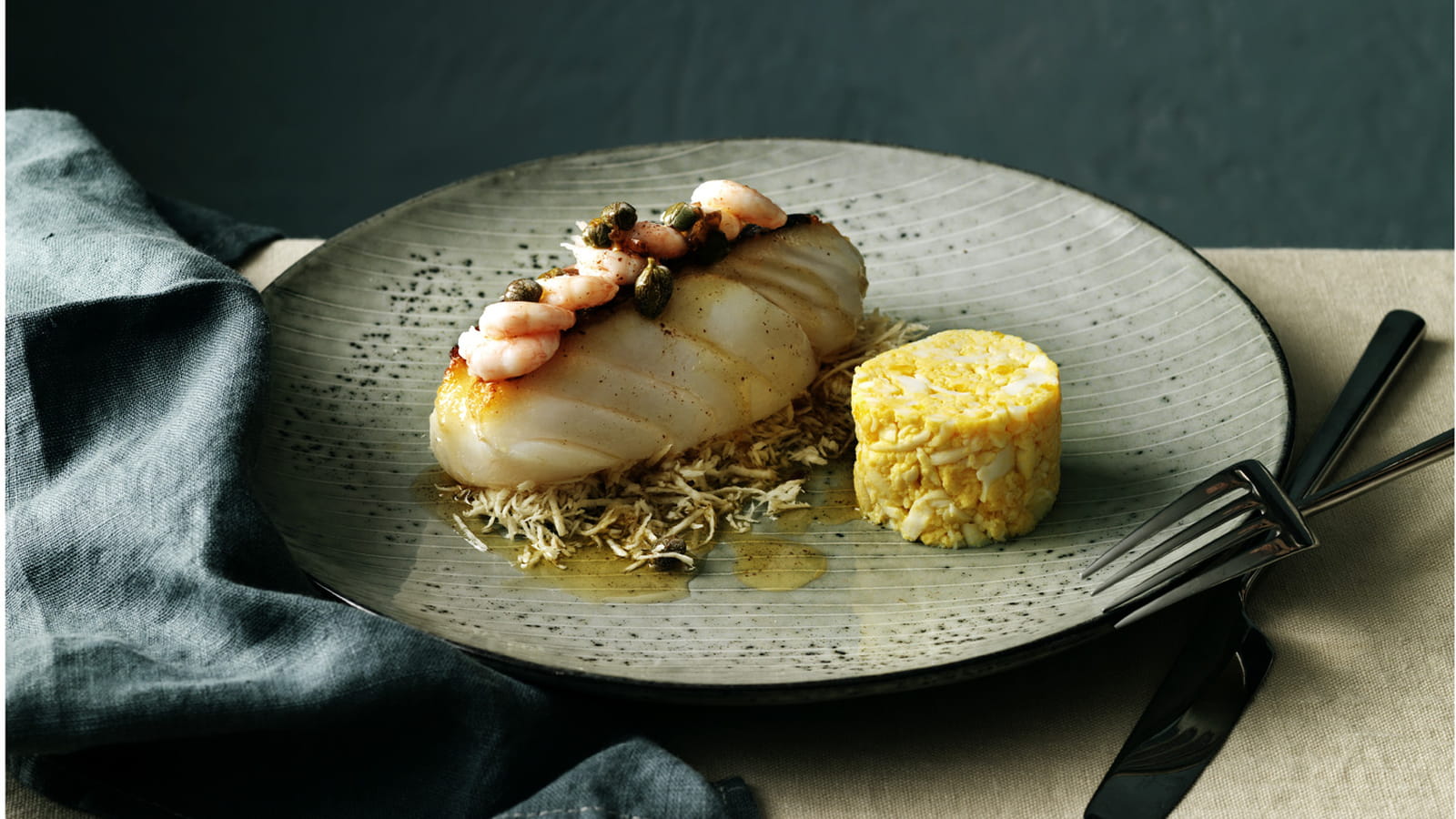 Skrei rôti, oeufs et câpres