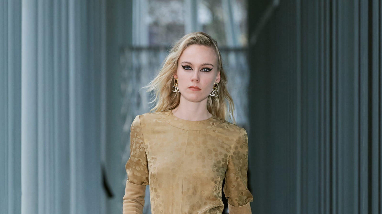 Look 27