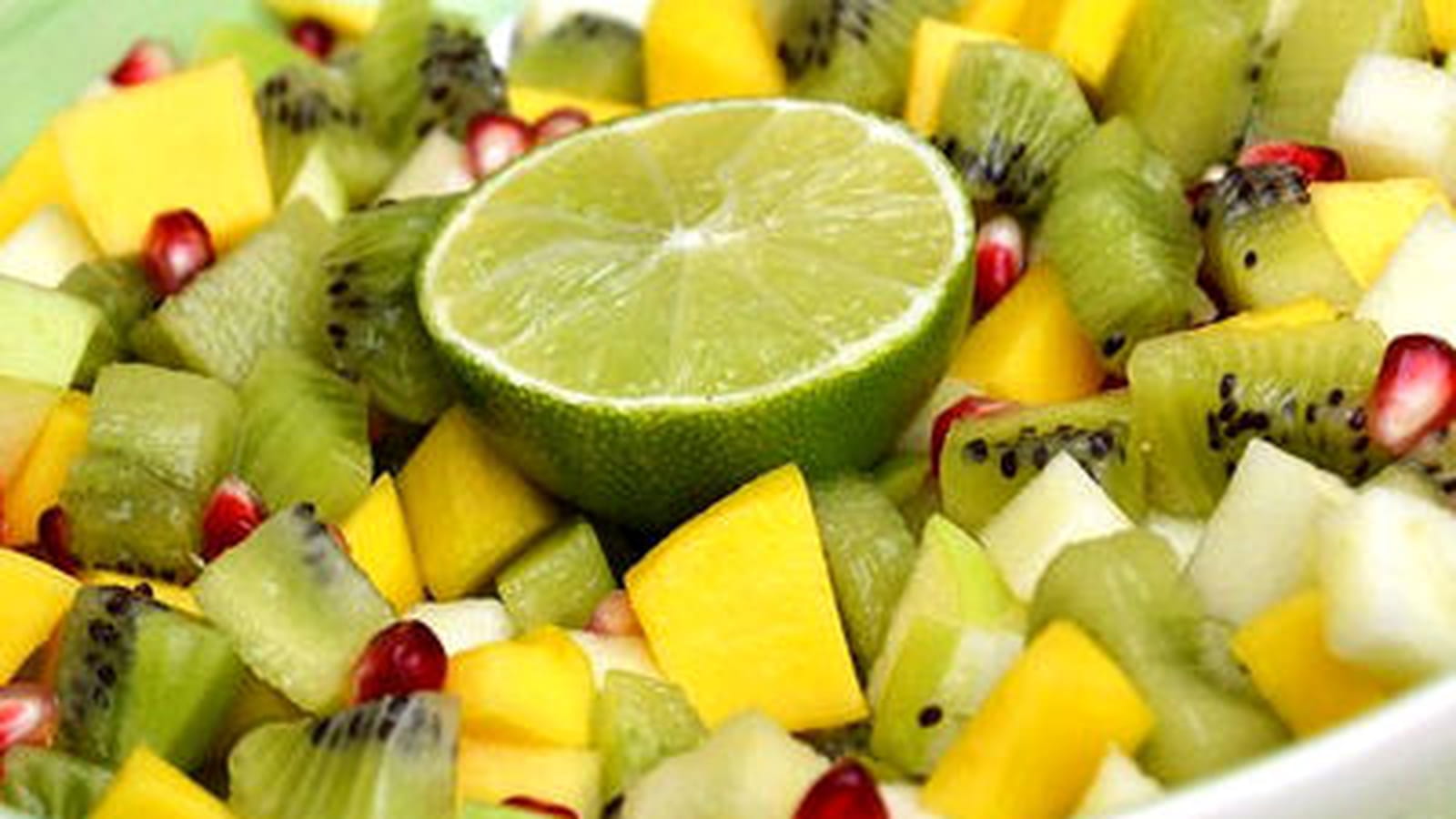 Salade de fruits mangue, grenade, kiwi